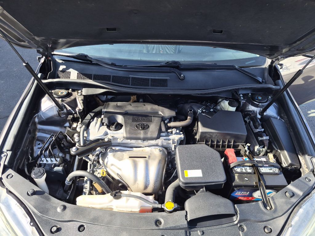 2015 Toyota Camry Image 19