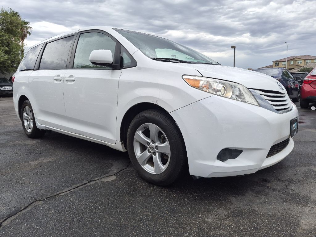 2015 Toyota Sienna Image 7