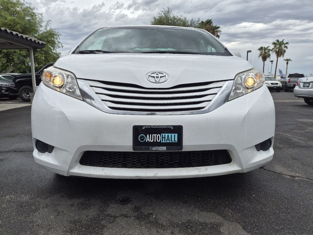 2015 Toyota Sienna Image 8