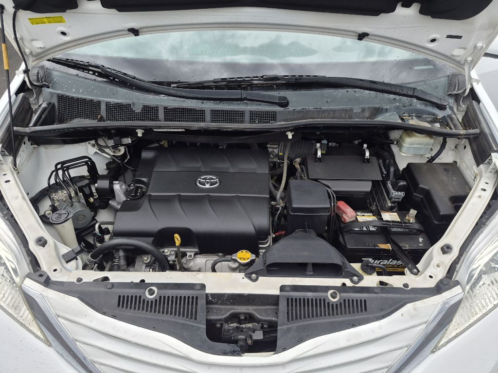 2015 Toyota Sienna Image 20
