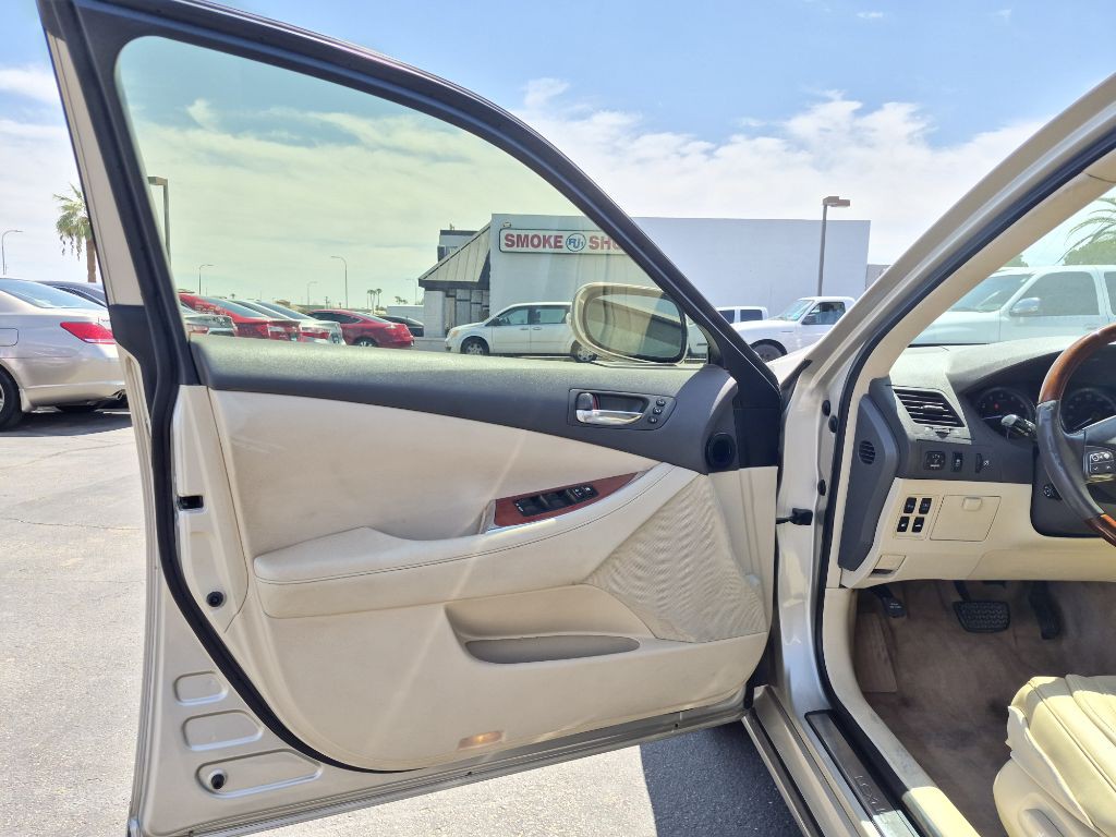 2011 Lexus ES Image 7