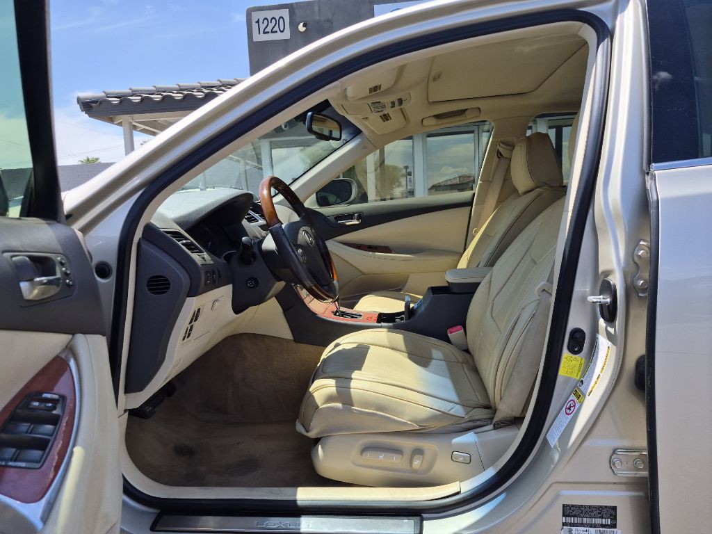 2011 Lexus ES Image 8