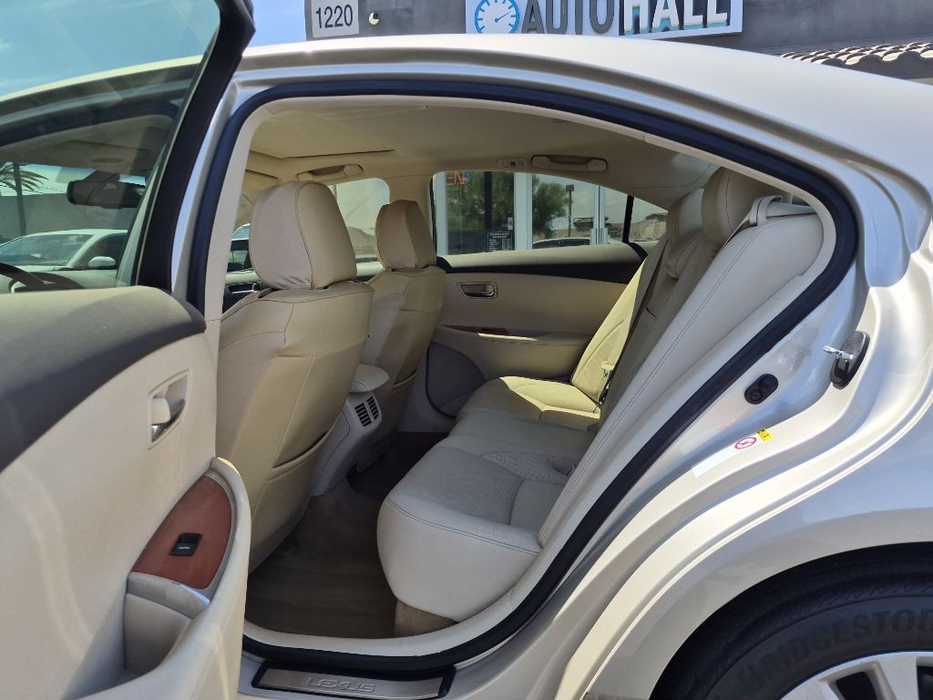 2011 Lexus ES Image 11