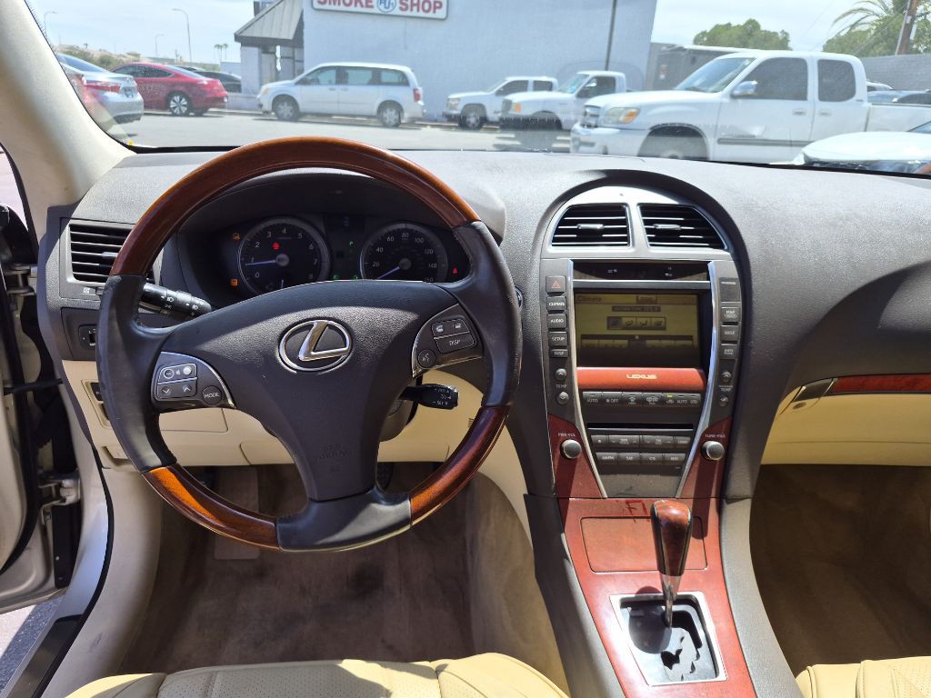 2011 Lexus ES Image 17