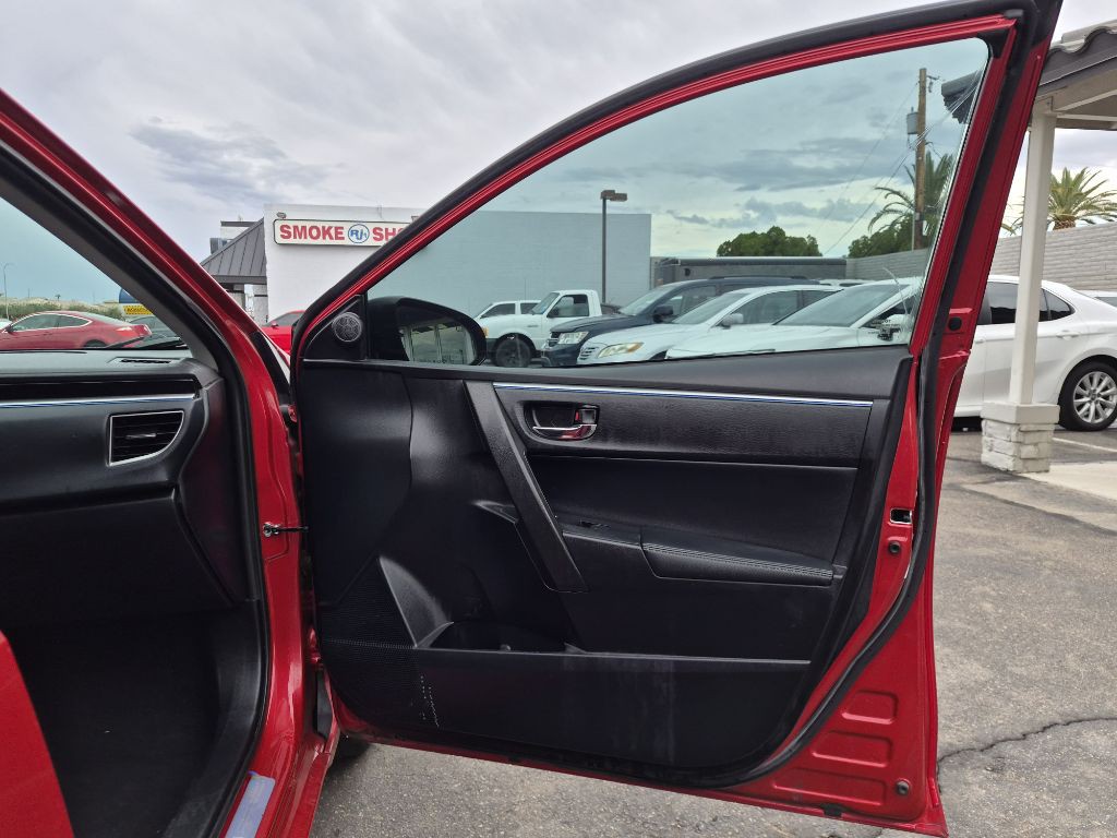 2016 Toyota Corolla Image 16