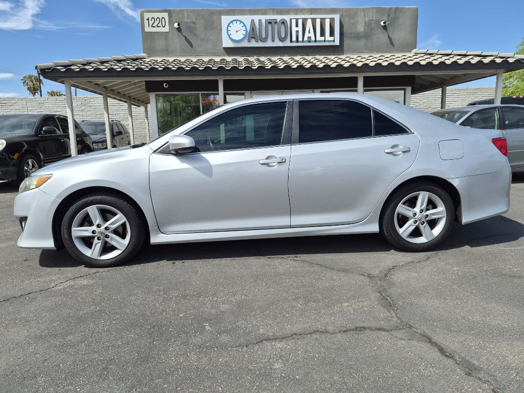 2012 Toyota Camry Image 2