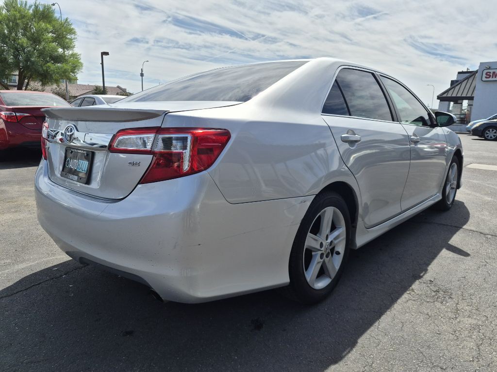 2012 Toyota Camry Image 5
