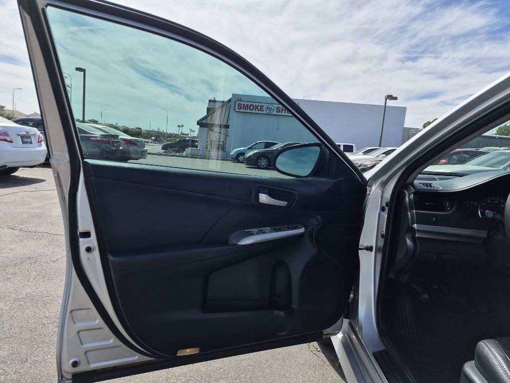 2012 Toyota Camry Image 10