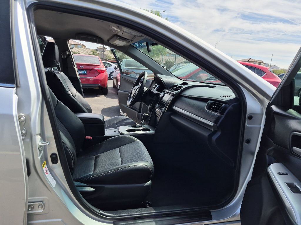 2012 Toyota Camry Image 16