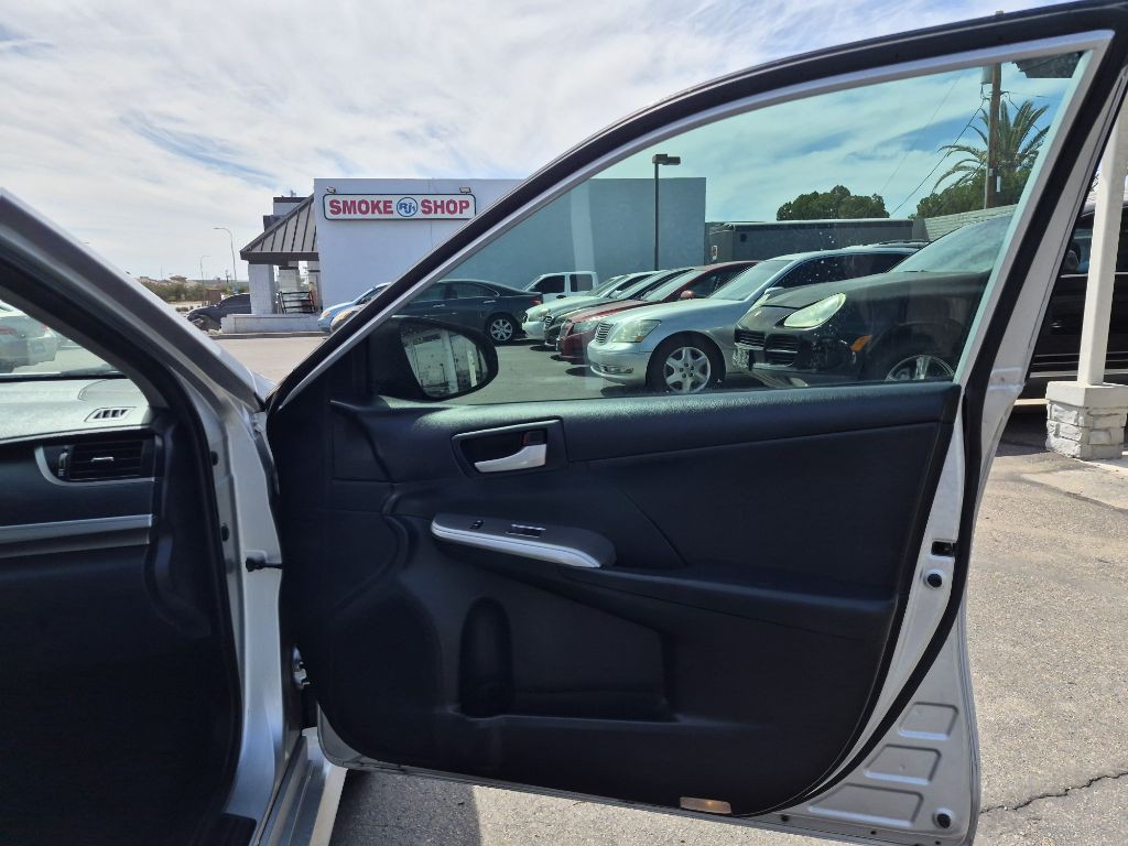 2012 Toyota Camry Image 18