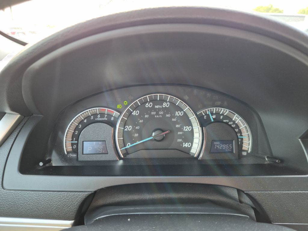 2012 Toyota Camry Image 19