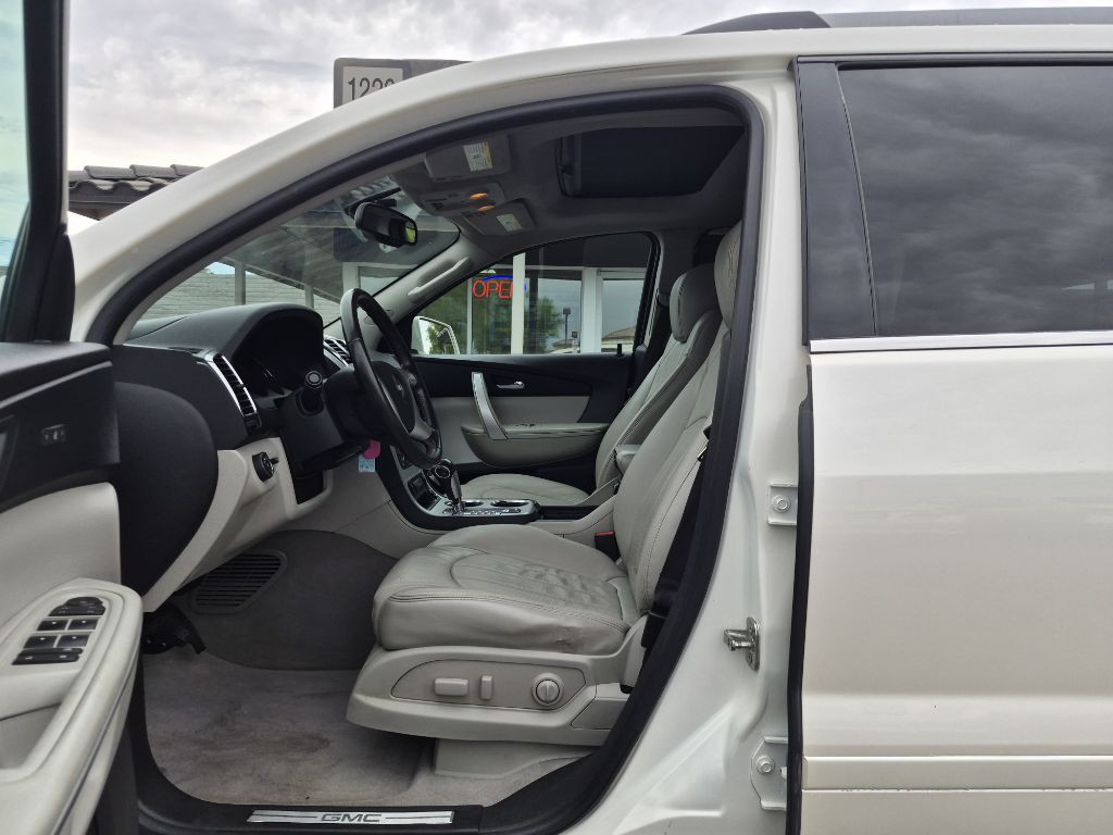 2010 GMC Acadia Image 9
