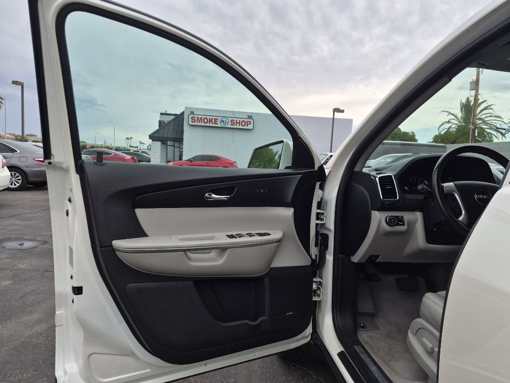 2010 GMC Acadia Image 10