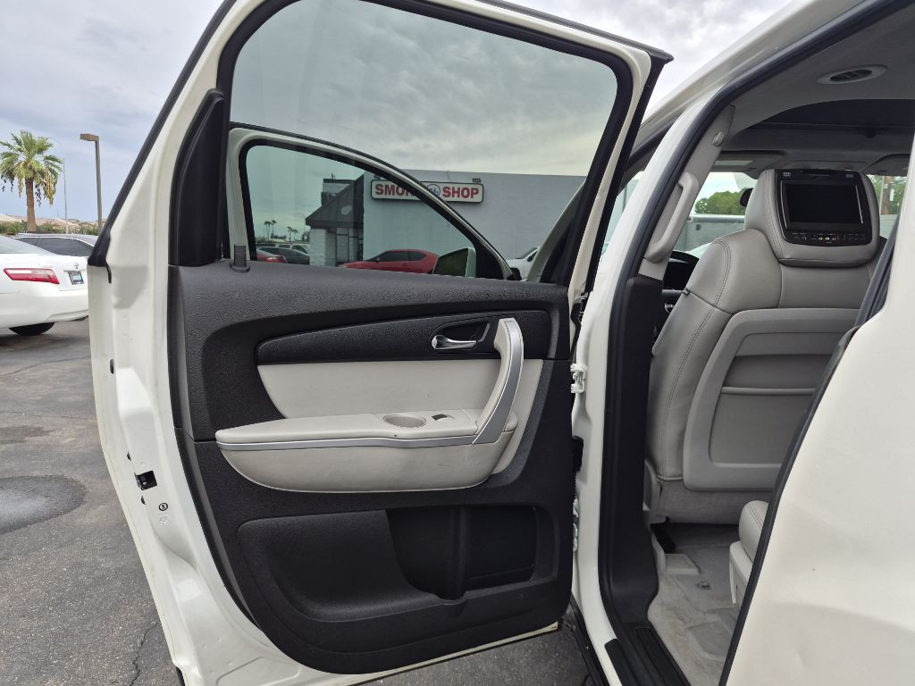 2010 GMC Acadia Image 12