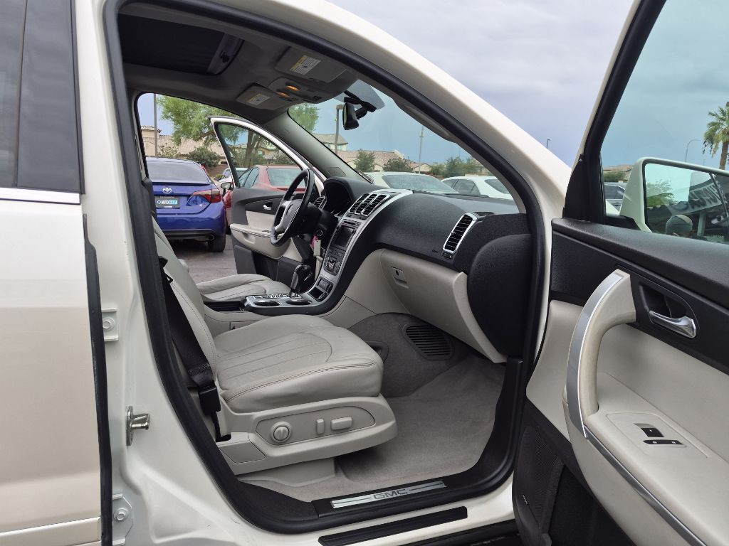 2010 GMC Acadia Image 16