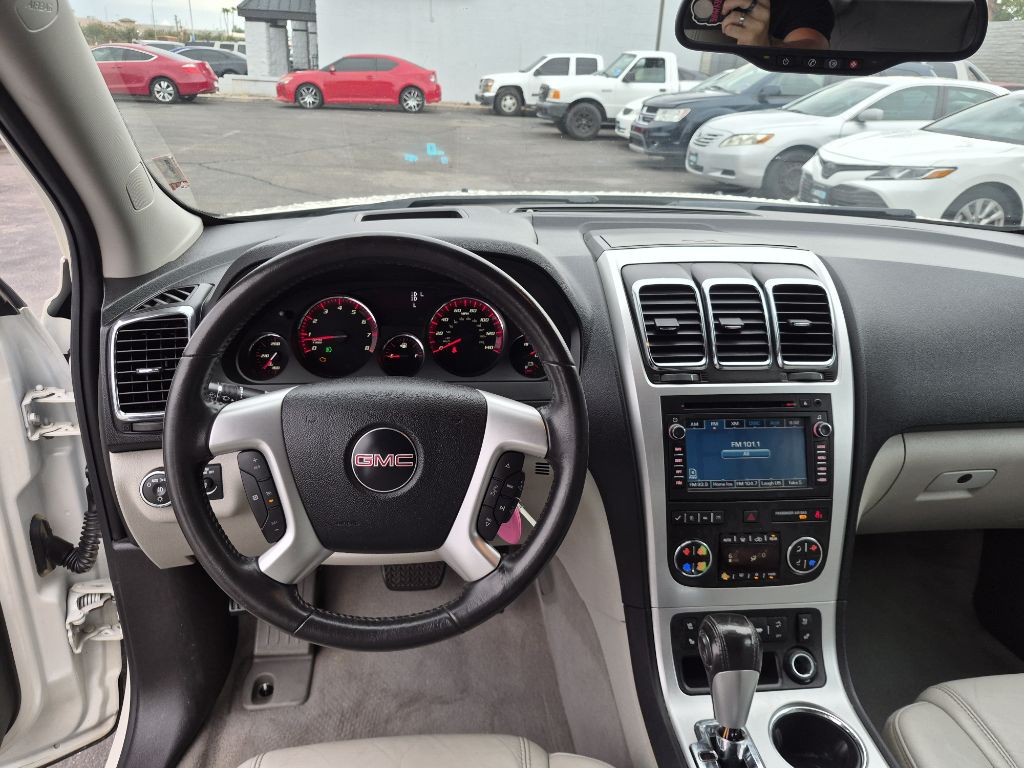 2010 GMC Acadia Image 18