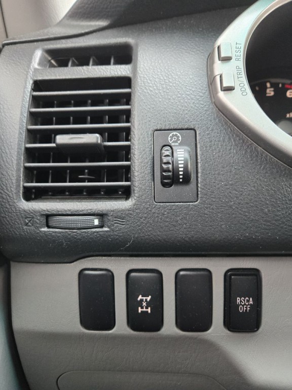 2005 Toyota 4Runner Image 24