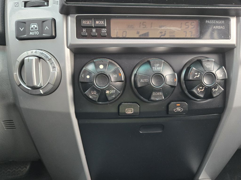 2005 Toyota 4Runner Image 25