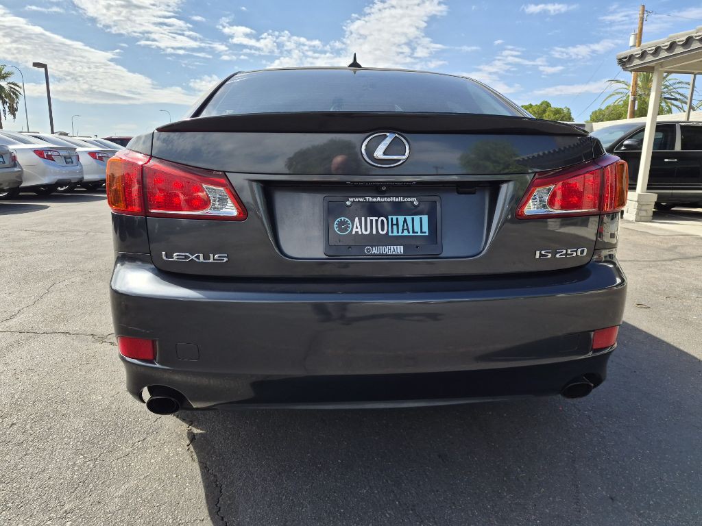2010 Lexus IS Image 3