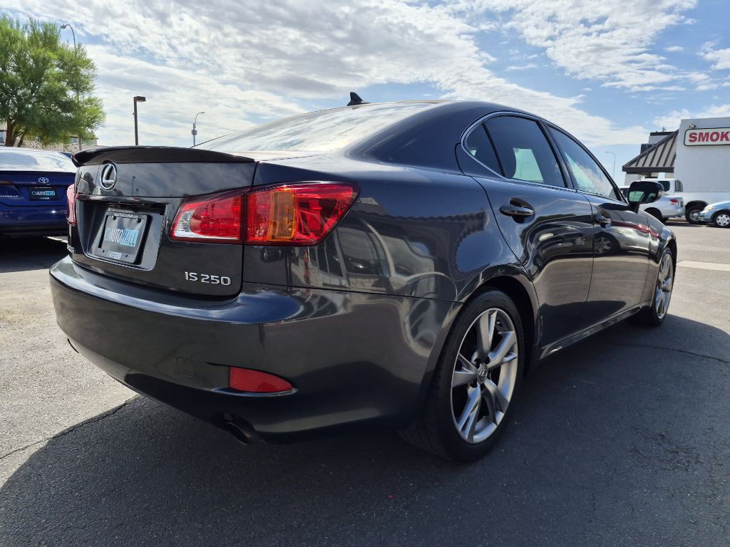 2010 Lexus IS Image 4