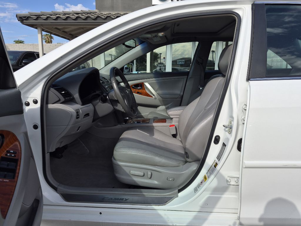 2010 Toyota Camry Image 9