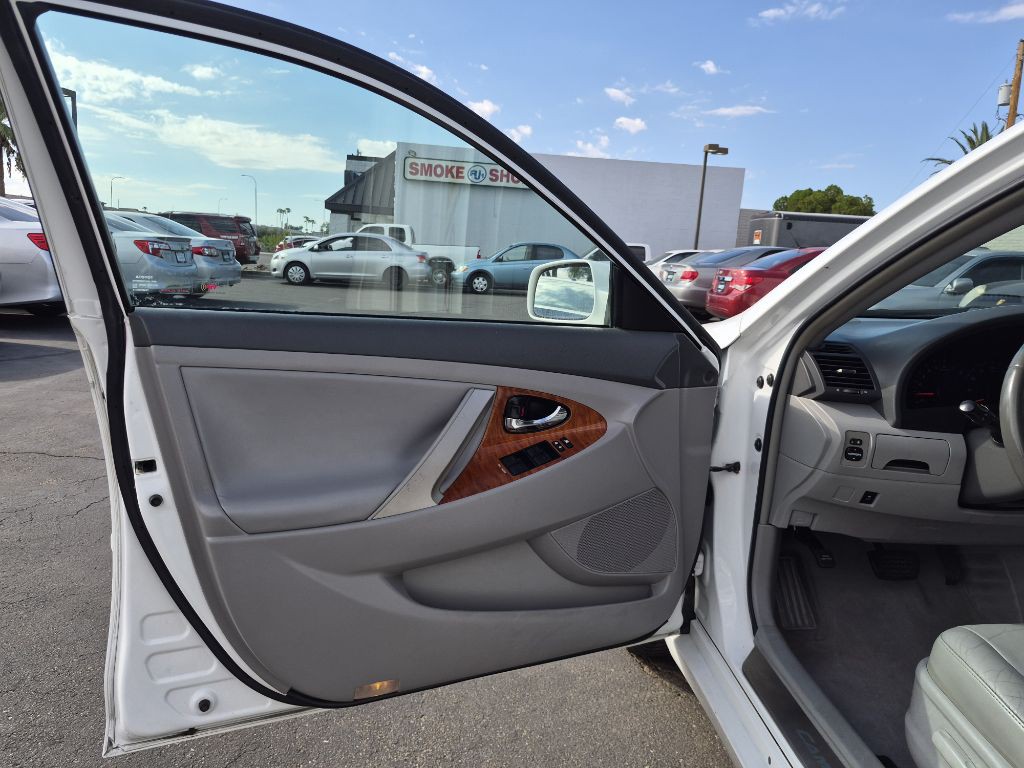 2010 Toyota Camry Image 10