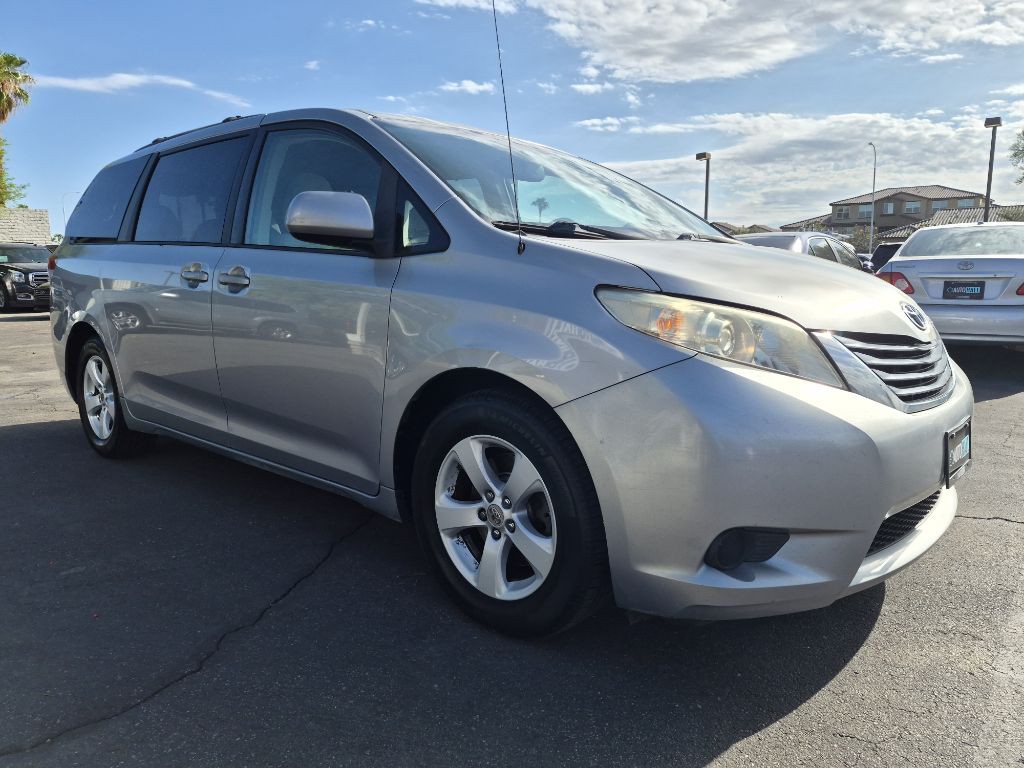 2011 Toyota Sienna Image 7