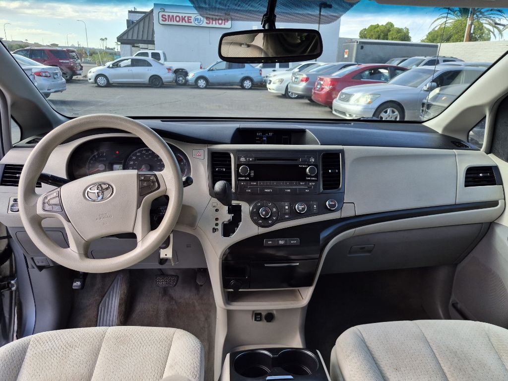 2011 Toyota Sienna Image 19