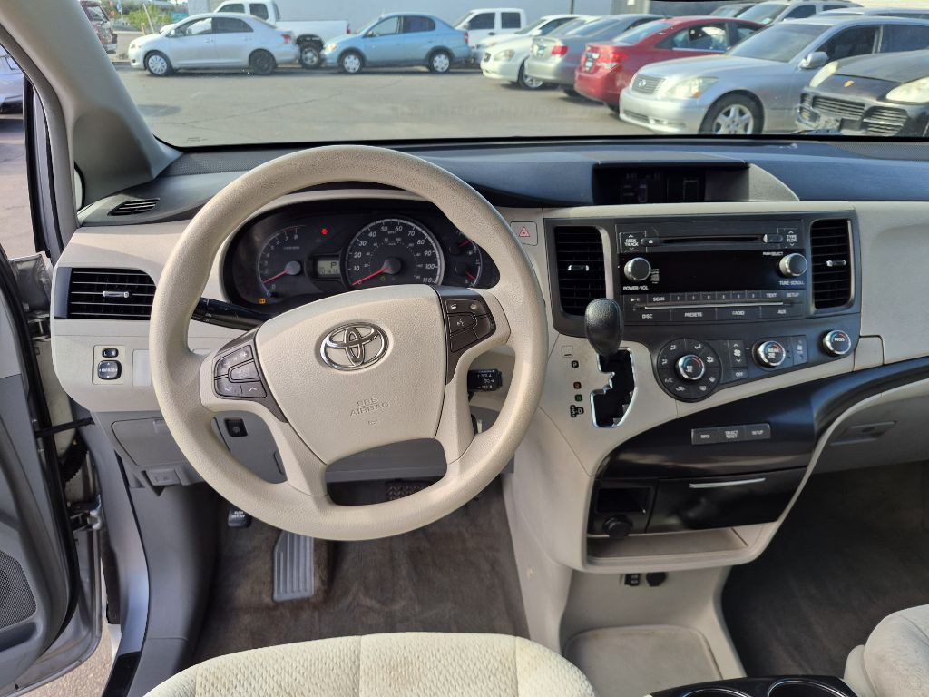 2011 Toyota Sienna Image 20