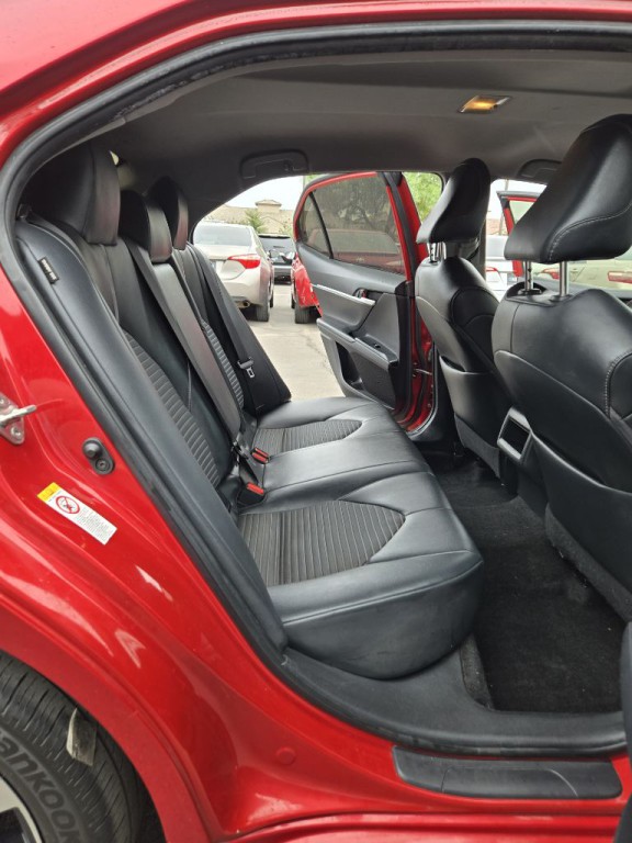 2019 Toyota Camry Image 14