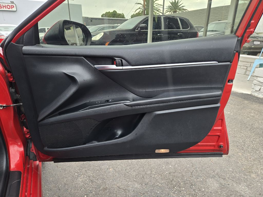 2019 Toyota Camry Image 18