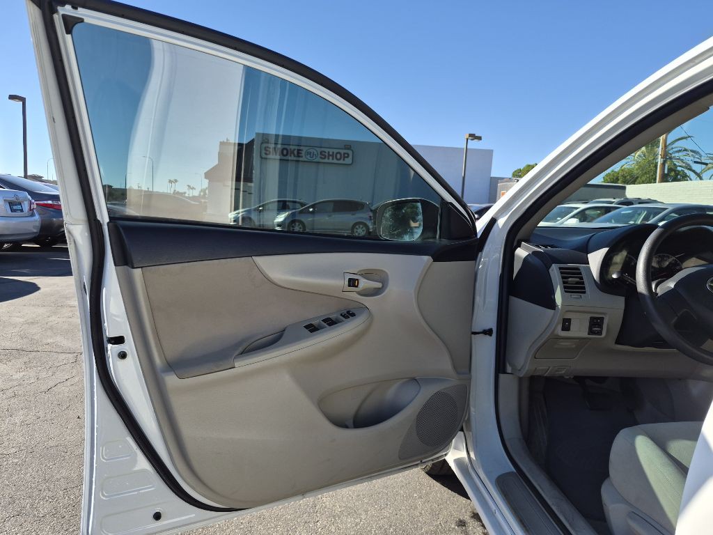 2013 Toyota Corolla Image 10