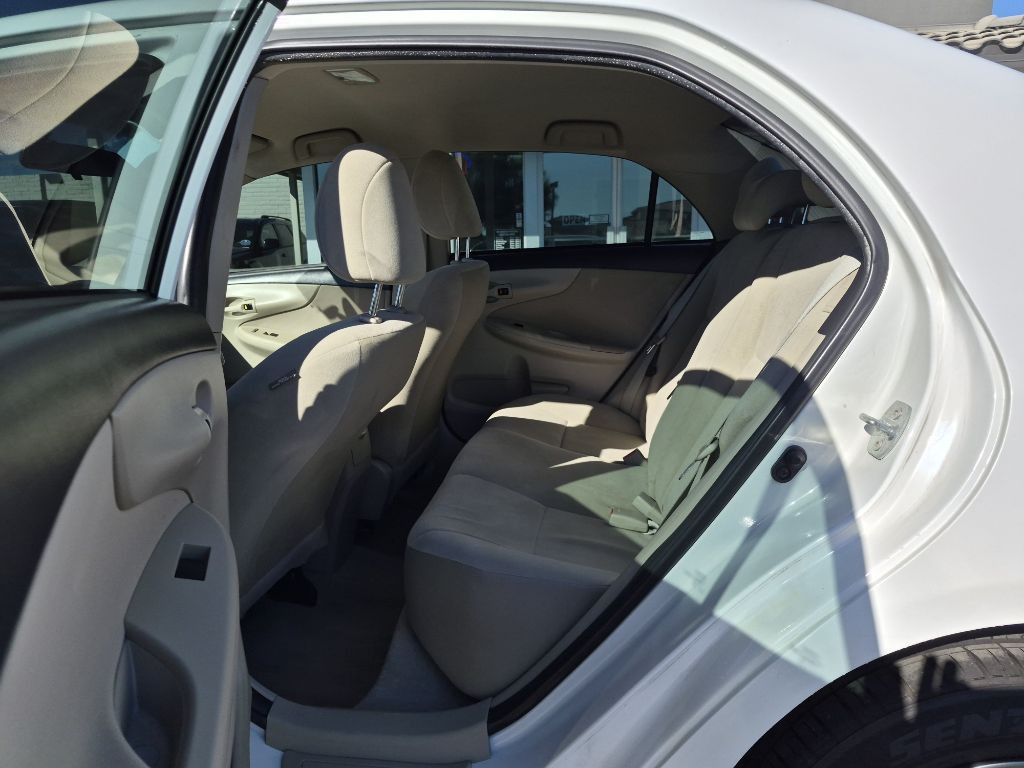 2013 Toyota Corolla Image 11