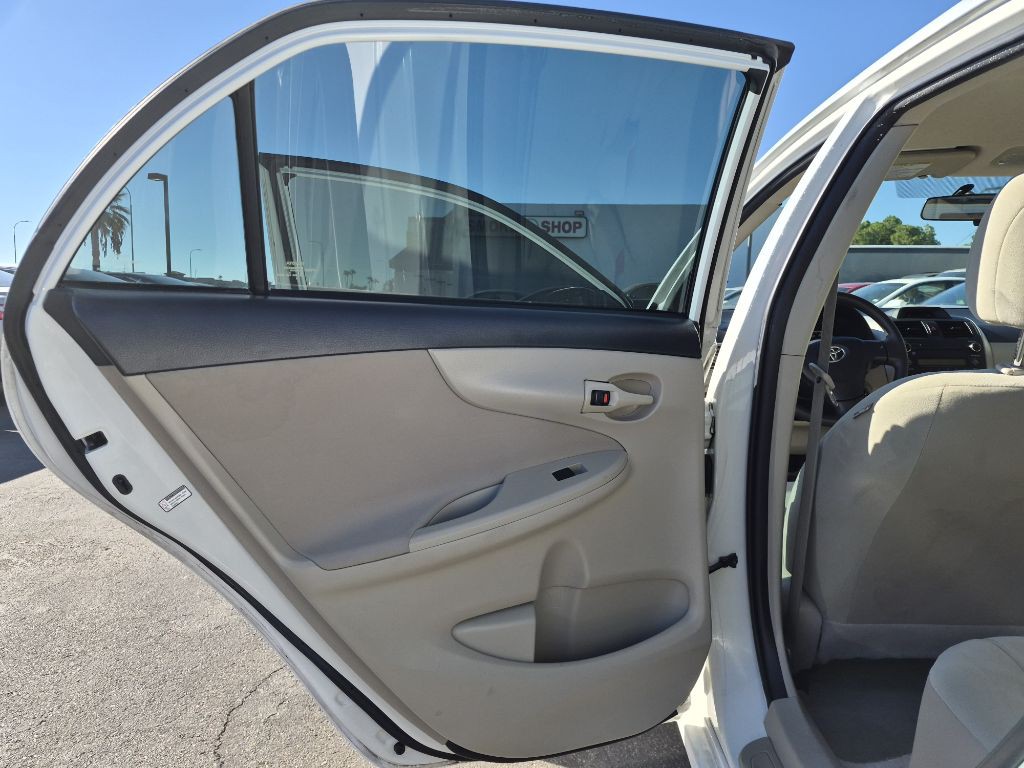 2013 Toyota Corolla Image 12