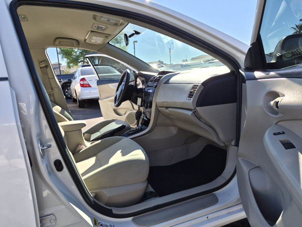2013 Toyota Corolla Image 16