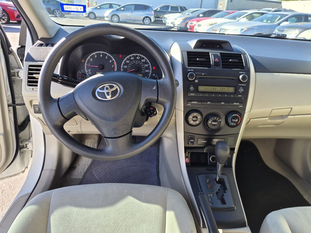 2013 Toyota Corolla Image 17