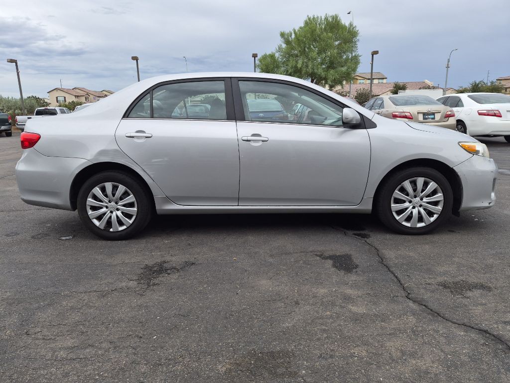 2013 Toyota Corolla Image 6