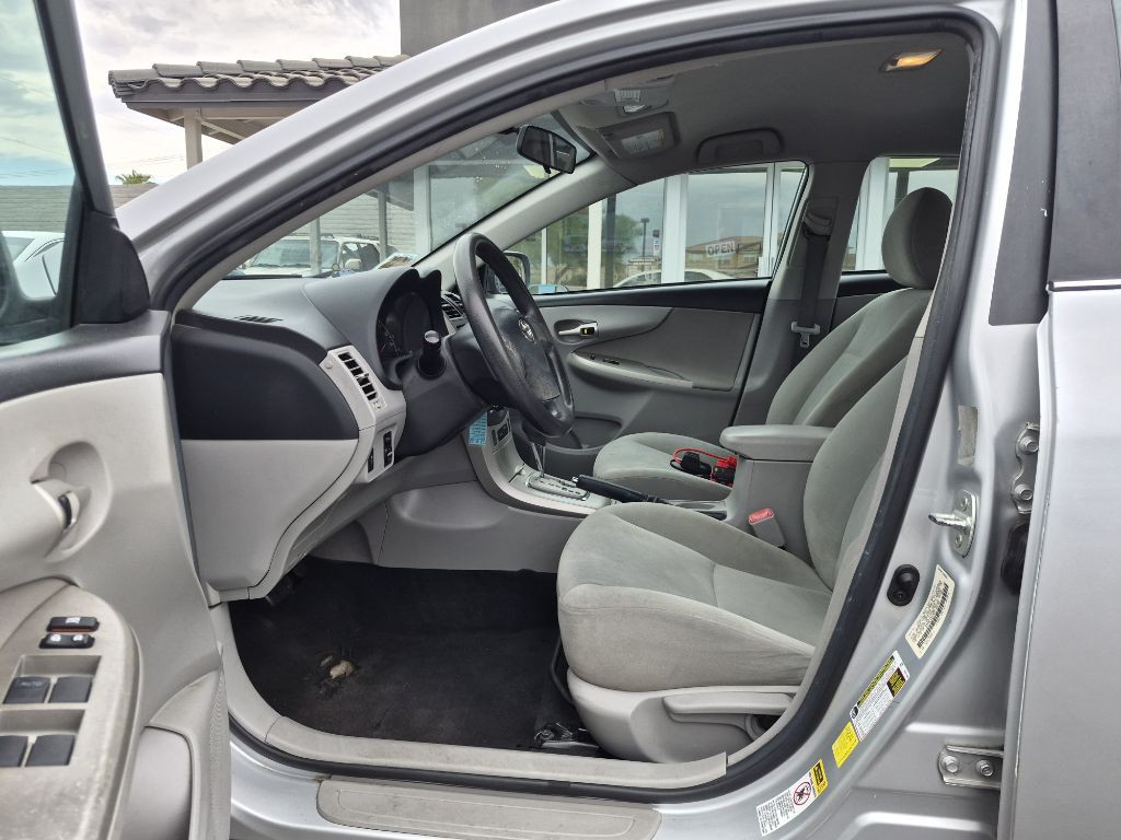 2013 Toyota Corolla Image 8