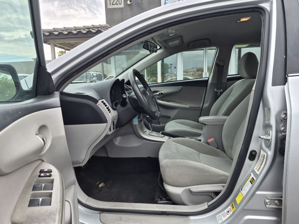 2013 Toyota Corolla Image 9