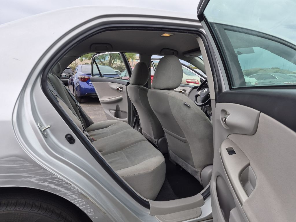 2013 Toyota Corolla Image 11