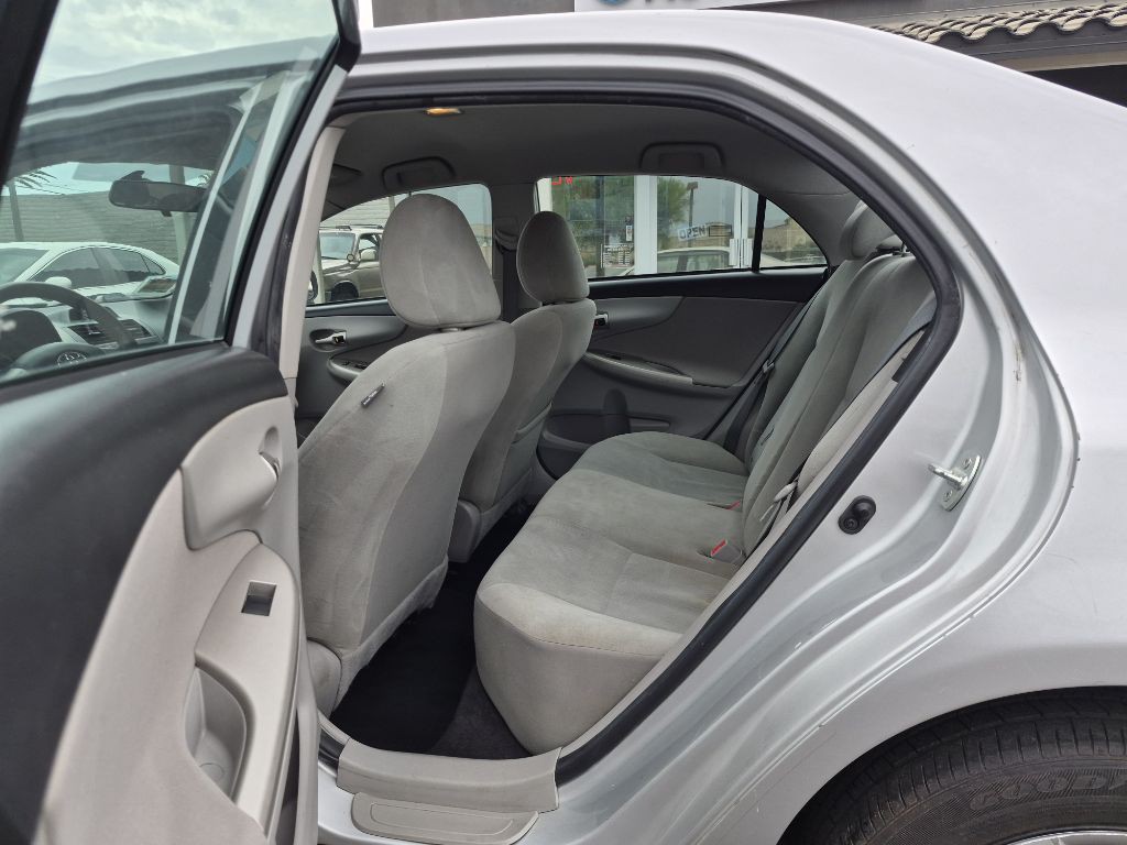 2013 Toyota Corolla Image 12