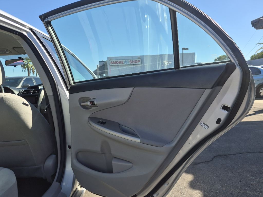 2013 Toyota Corolla Image 18