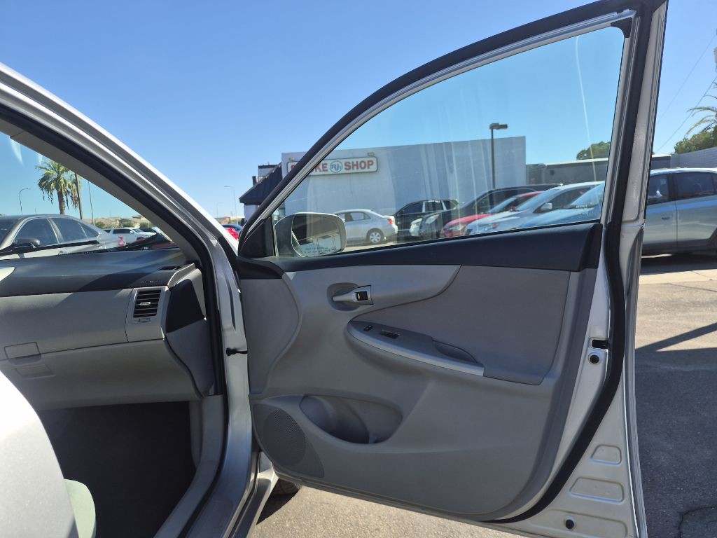2013 Toyota Corolla Image 19
