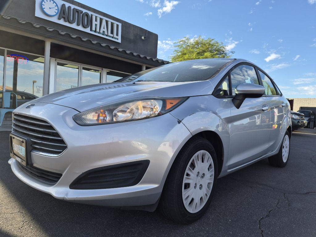2015 Ford Fiesta Image 1