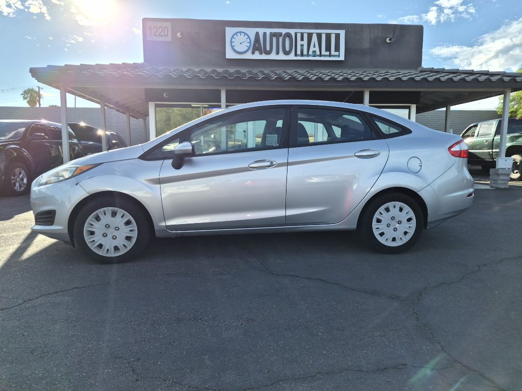 2015 Ford Fiesta Image 2