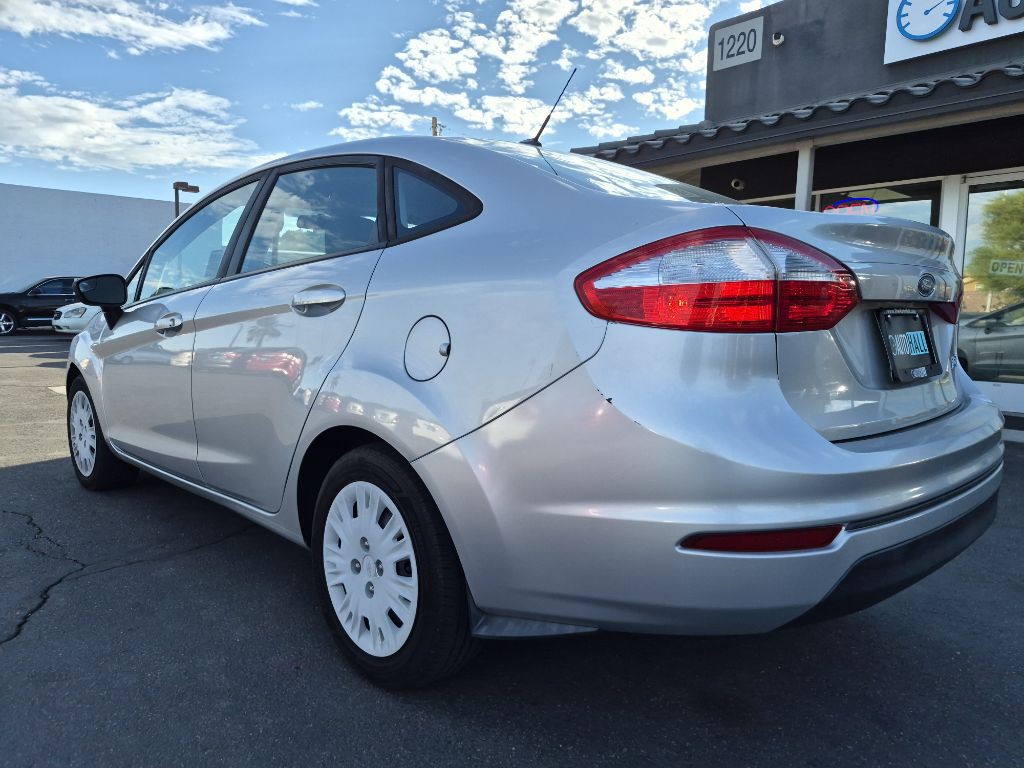 2015 Ford Fiesta Image 3
