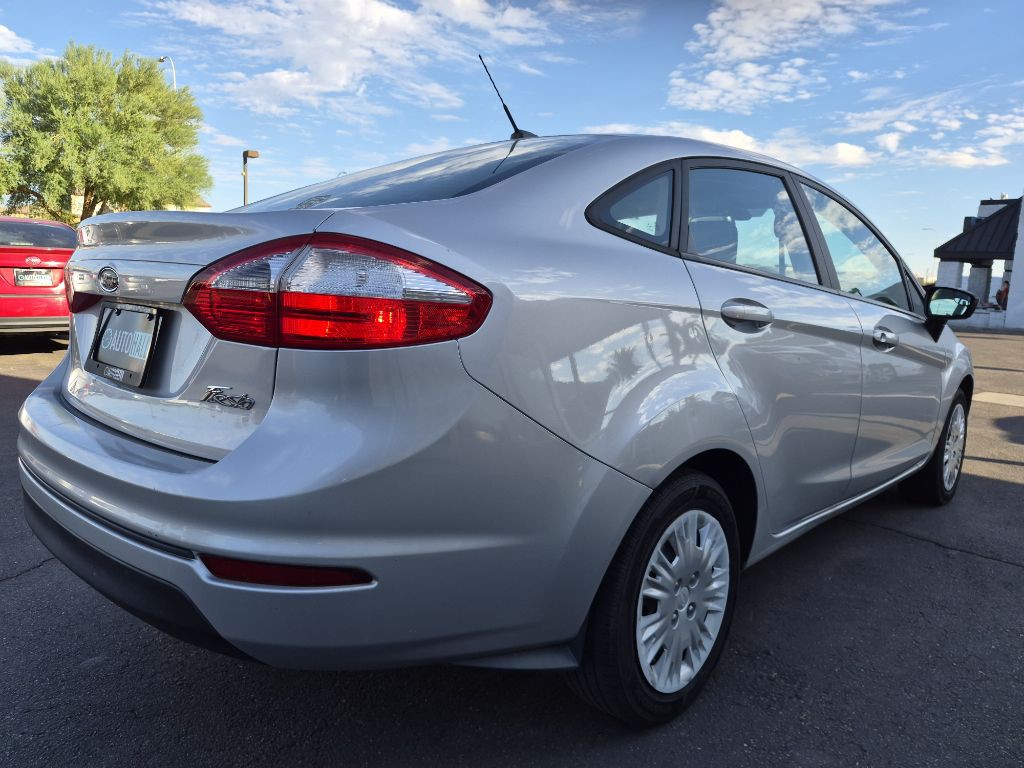 2015 Ford Fiesta Image 5