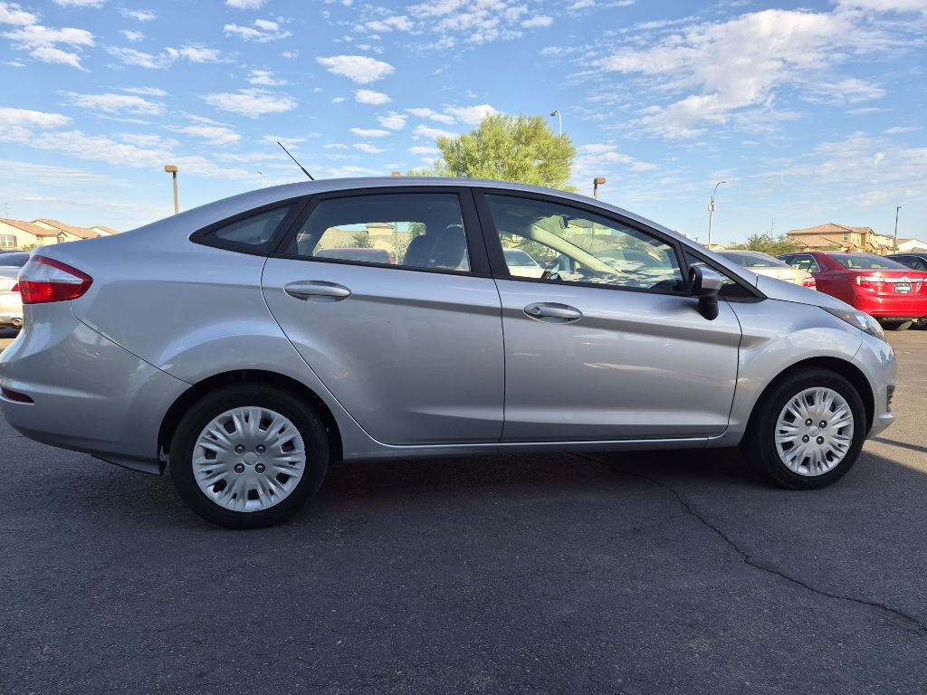 2015 Ford Fiesta Image 6