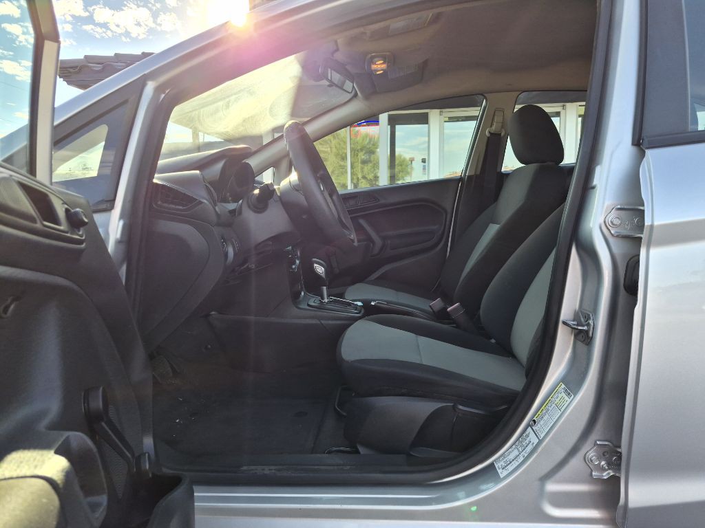 2015 Ford Fiesta Image 9