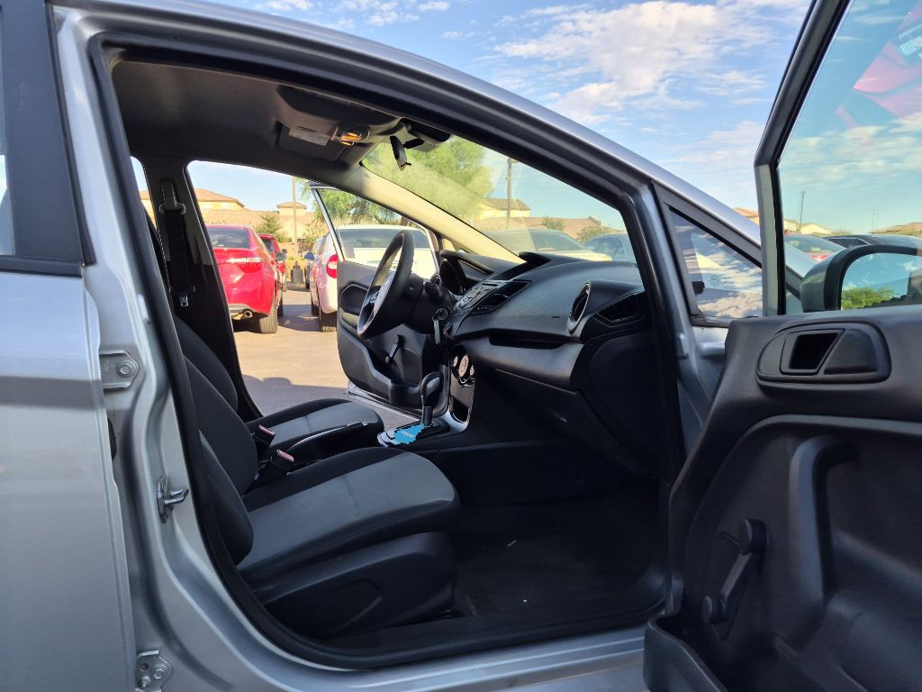 2015 Ford Fiesta Image 15